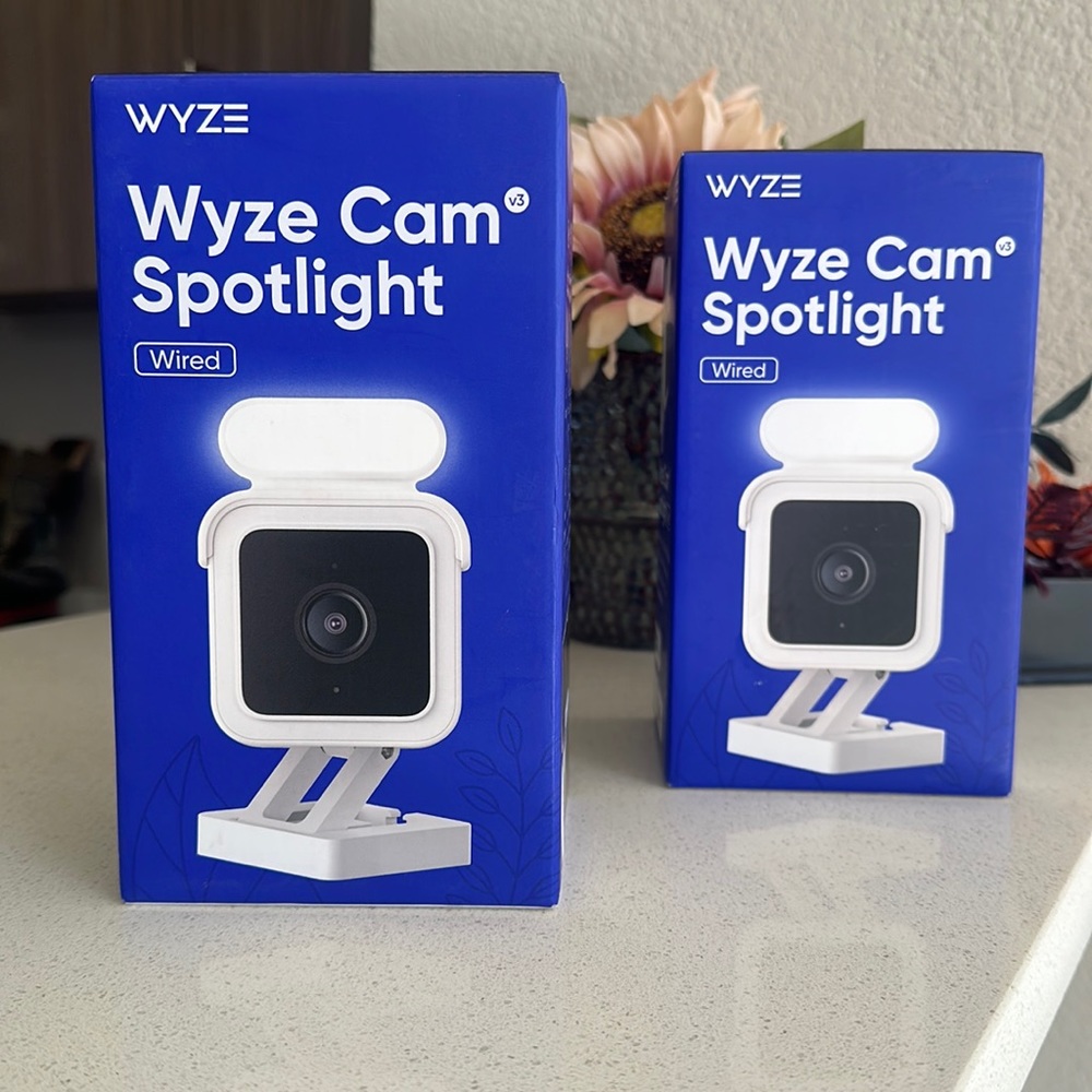 WYZE Cam Spotlight - Wired